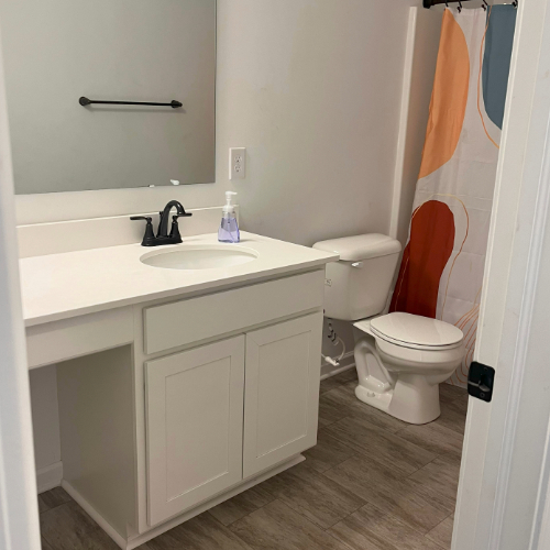 Upstairs common bathroom to the 10524 Broadford St house